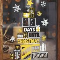 Set 4x Marker cu creta UNI Chalk PWE-5M XMAS Scandinavian, 1.8-2.5mm, alb, auriu, argintiu, negru + 2 sabloane A3