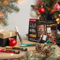 Set 4x Marker cu creta UNI Chalk PWE-5M XMAS Traditional, 1.8-2.5mm, alb, auriu, verde, rosu + 2 sabloane A3